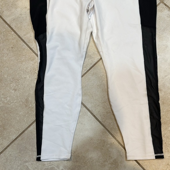 NWT! Fabletics Mika White High Rise Powerhold Mesh Insert Pocket Leggings 3X - Picture 9 of 11